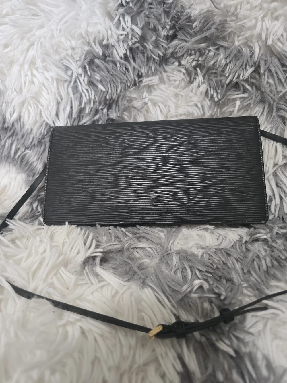 Pre Owned Louis Vuitton Black Epi Leather Shoulder Clutch - Picture 3 of 14